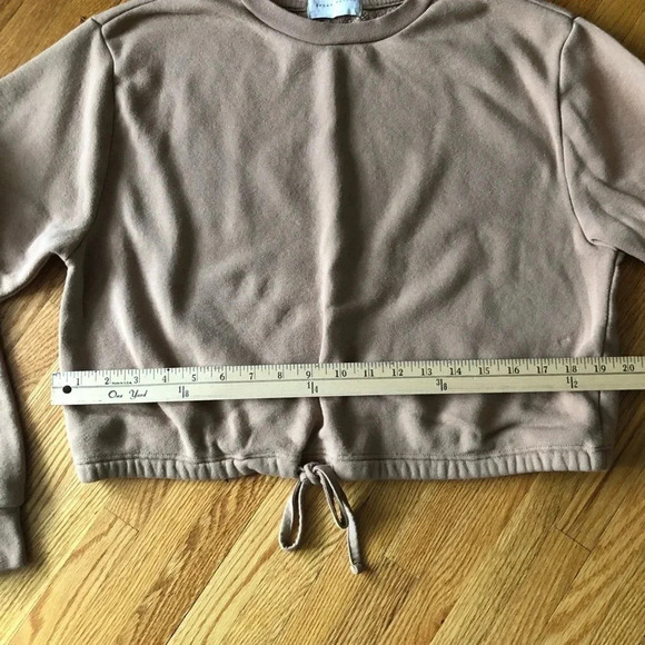 Urban Nations crop top - Picture 2 of 3